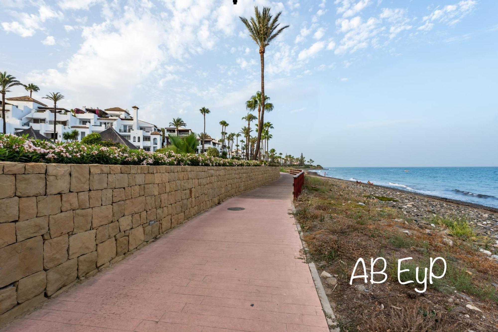 Alcazaba Beach Apartment Estepona Exterior photo