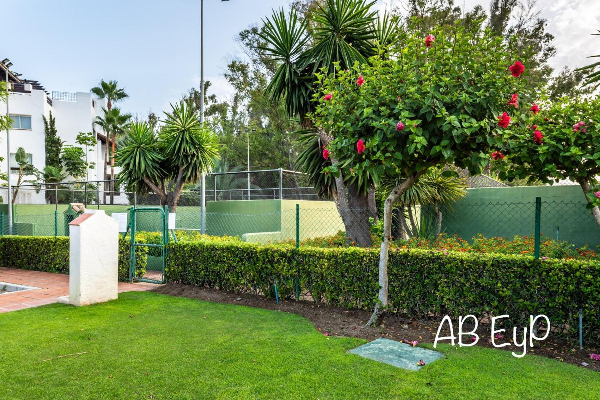 Alcazaba Beach Apartment Estepona Exterior photo