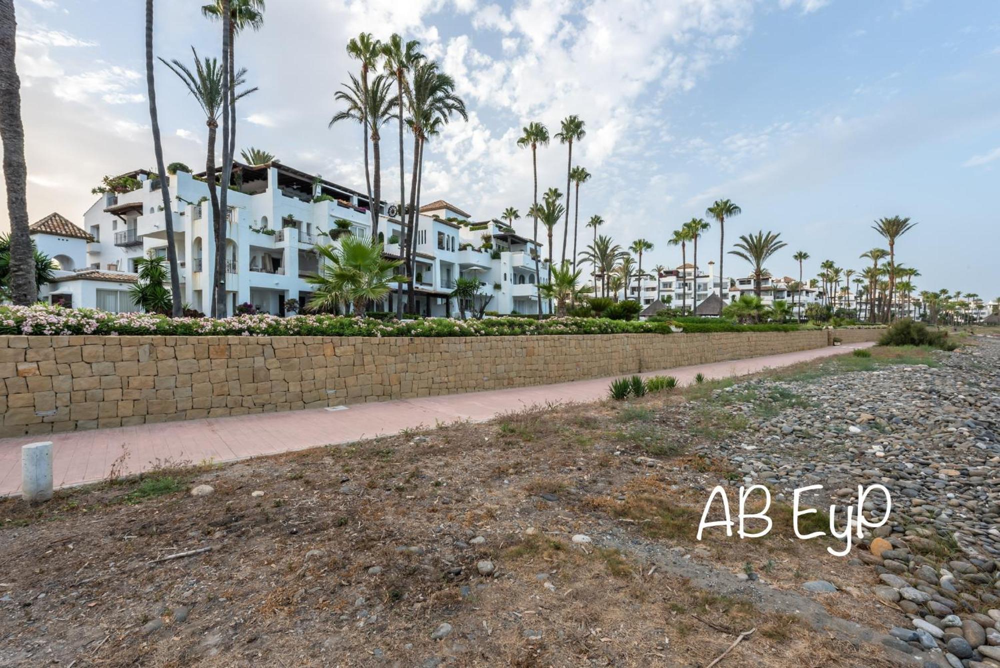 Alcazaba Beach Apartment Estepona Exterior photo