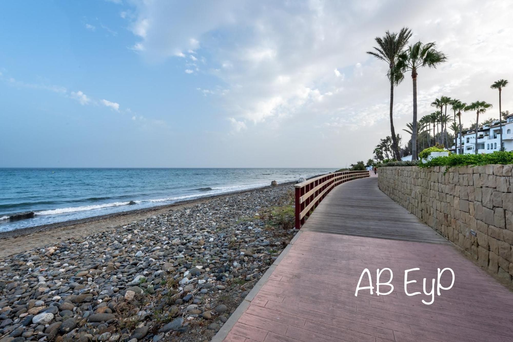 Alcazaba Beach Apartment Estepona Exterior photo