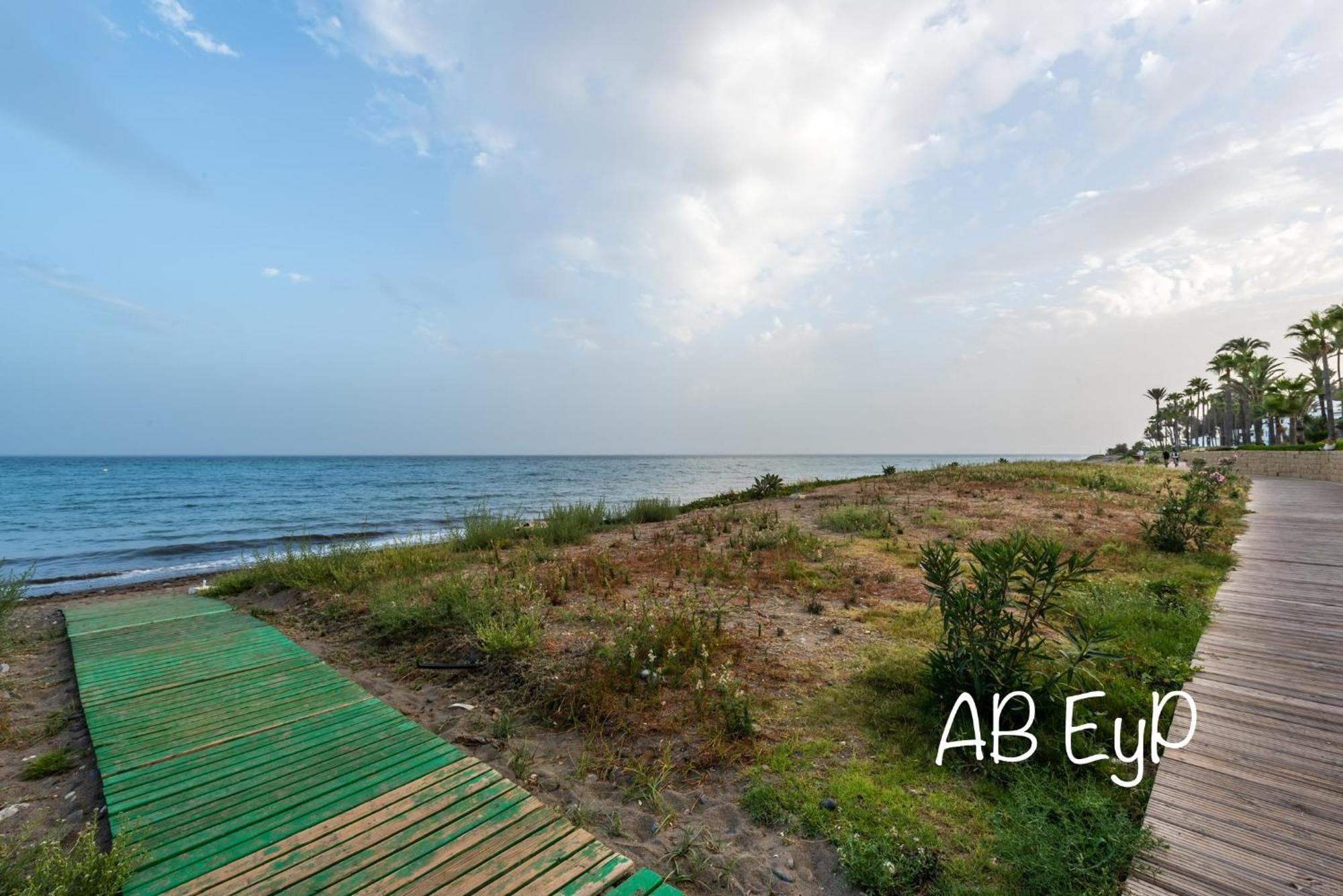 Alcazaba Beach Apartment Estepona Exterior photo