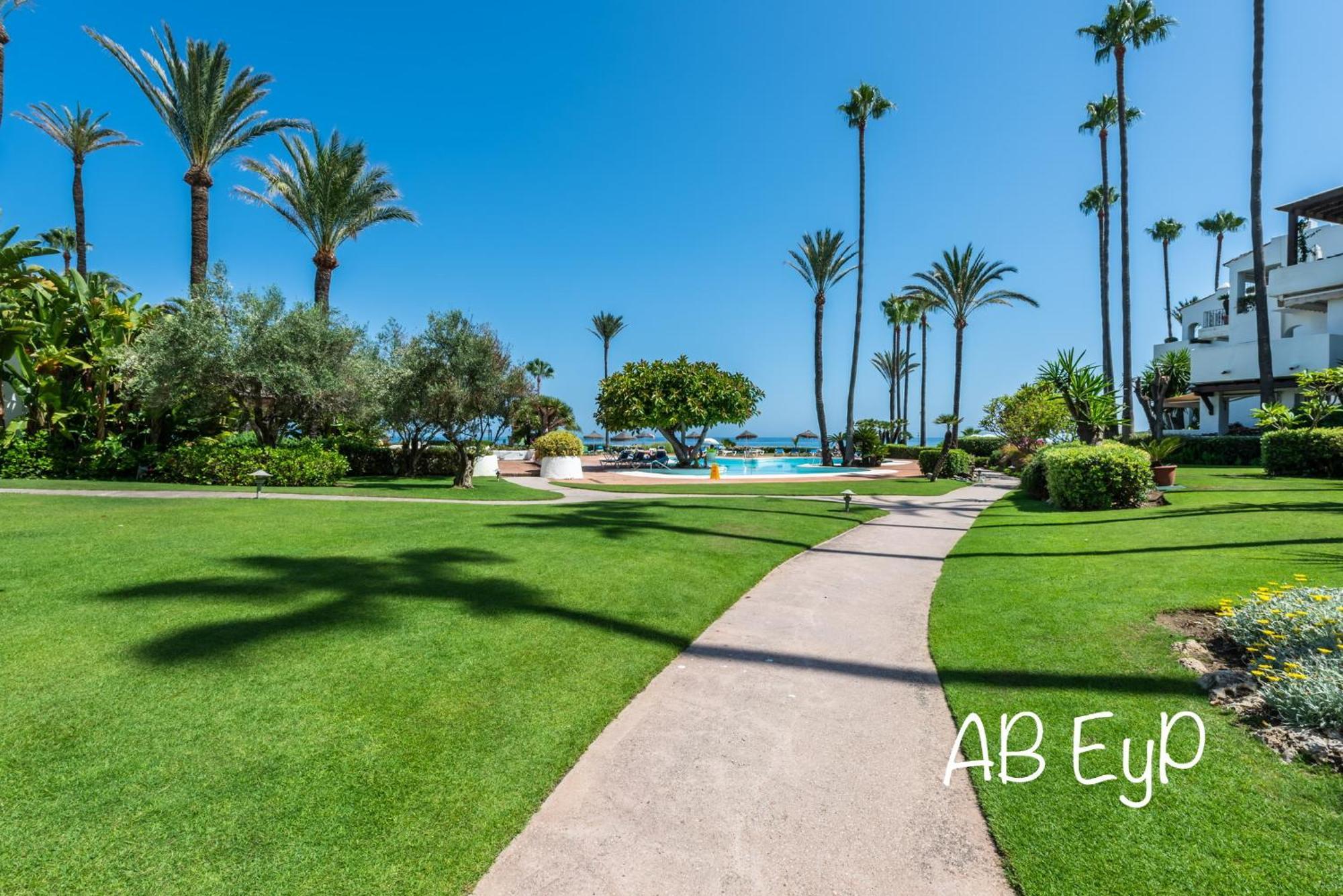 Alcazaba Beach Apartment Estepona Exterior photo