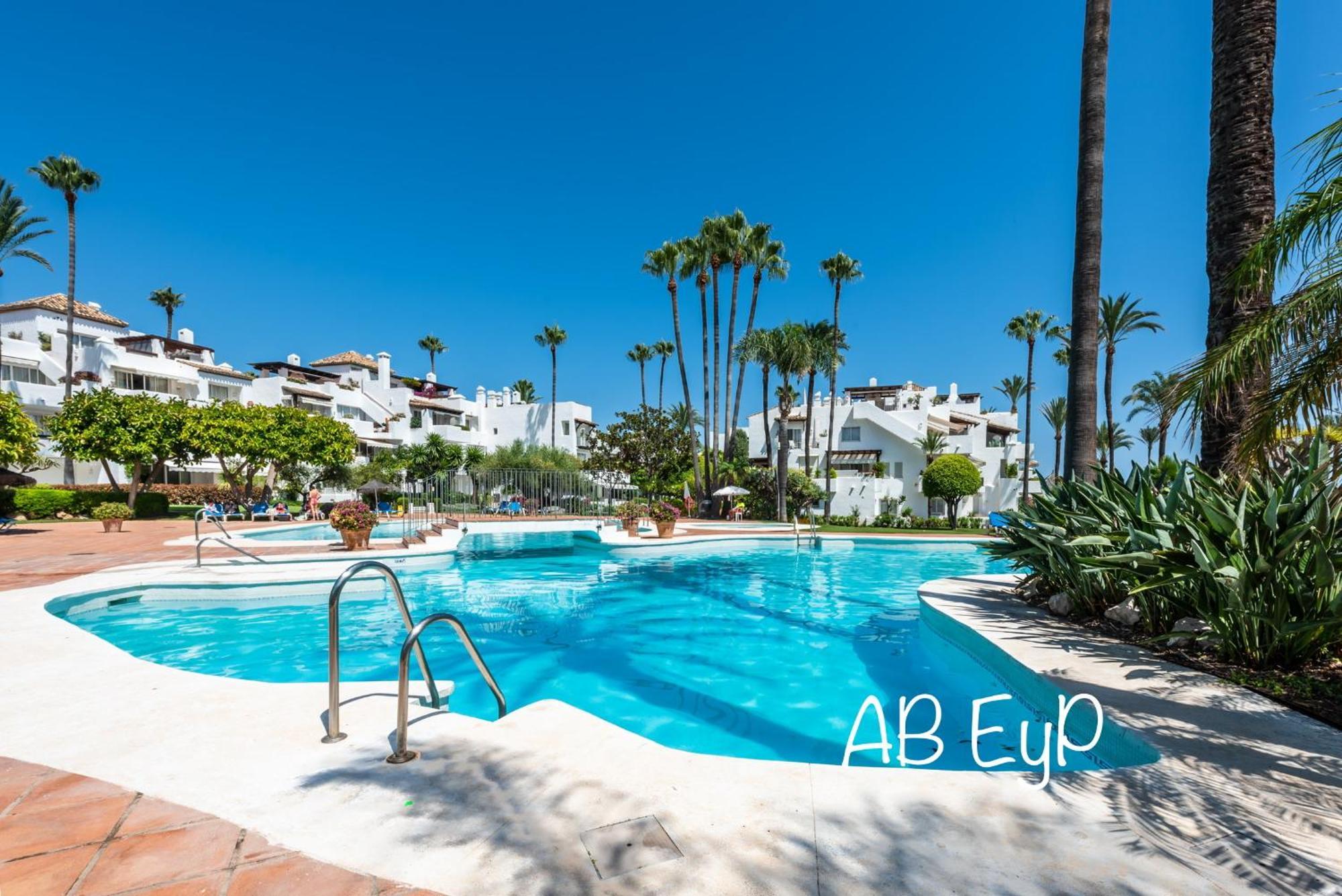 Alcazaba Beach Apartment Estepona Exterior photo
