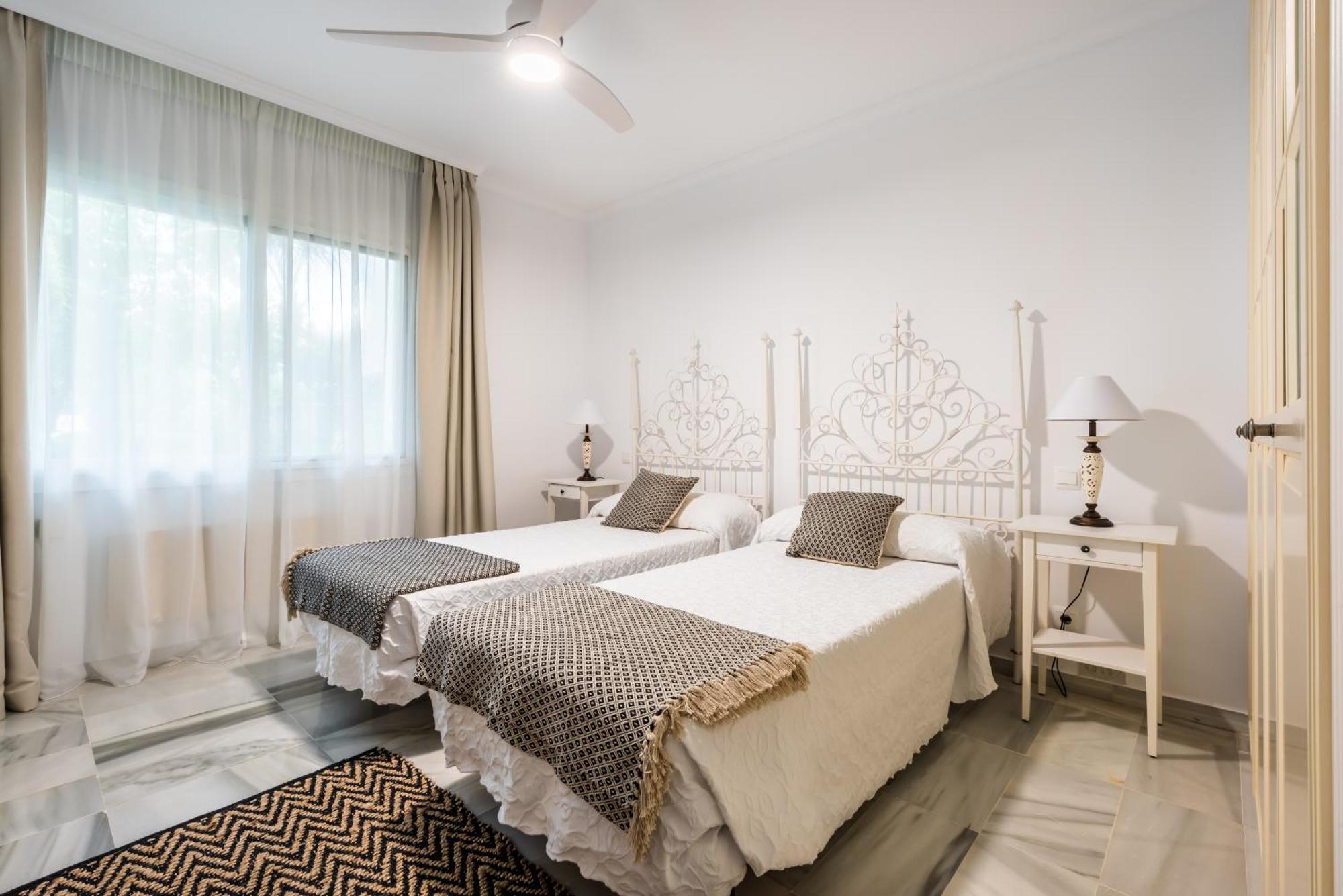 Alcazaba Beach Apartment Estepona Exterior photo
