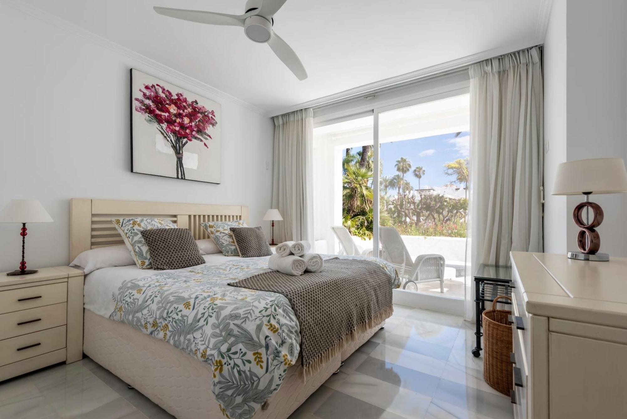 Alcazaba Beach Apartment Estepona Exterior photo